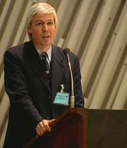 R&uuml;diger Schramm speaks to the UN-Delegates in Kyoto at the Convention Hall about the orchestra concept.