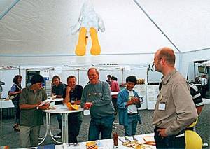 in the center: Hans-Ulrich Ottensmeyer and Peter Hans Schr�der, owner of the solar-train